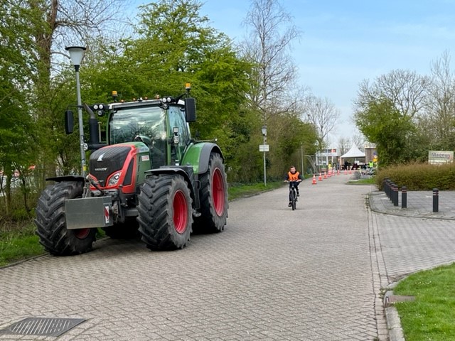 OFS sponsort hesjes voor verkeersexamen