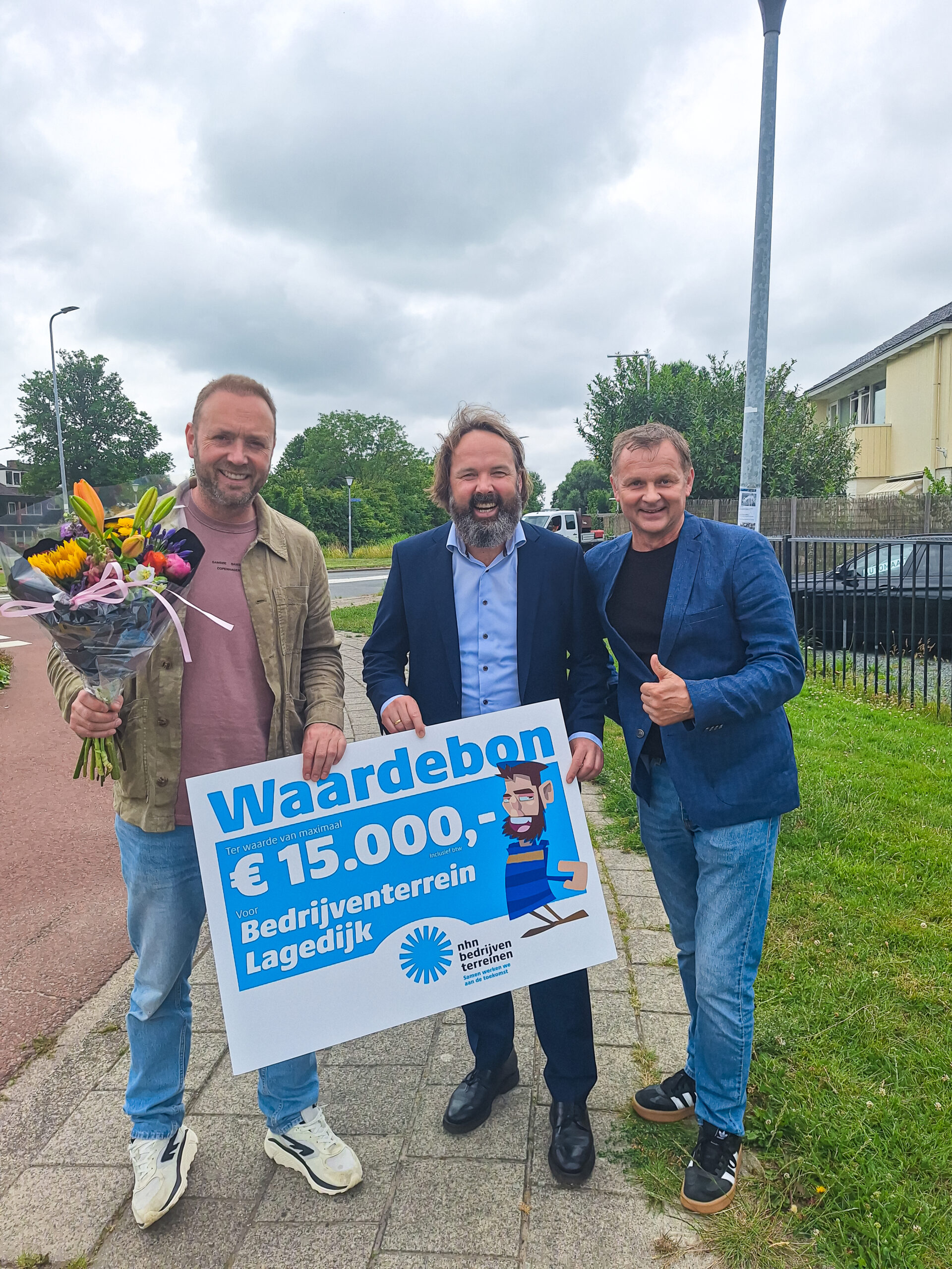 Cheque voor verduurzaming bedrijventerrein Lagedijk